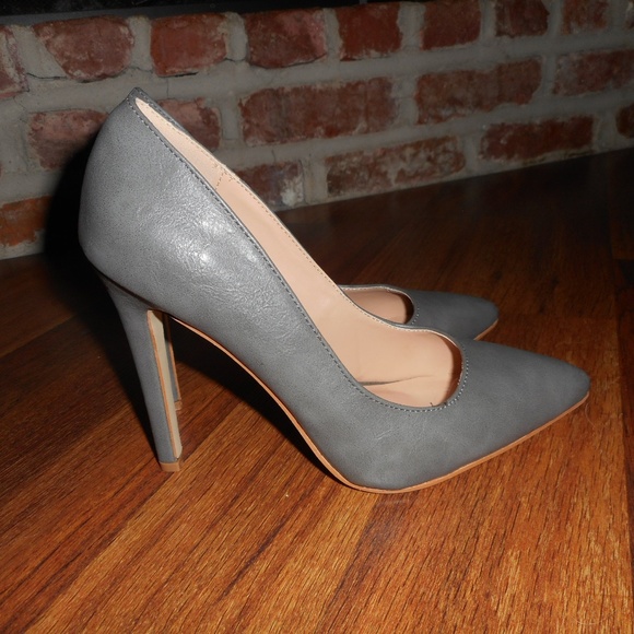 Journee Collection Shoes - NEW classic grey pumps, 7.5 M